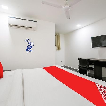 My Comfortable Hotel New Delhi Exterior photo