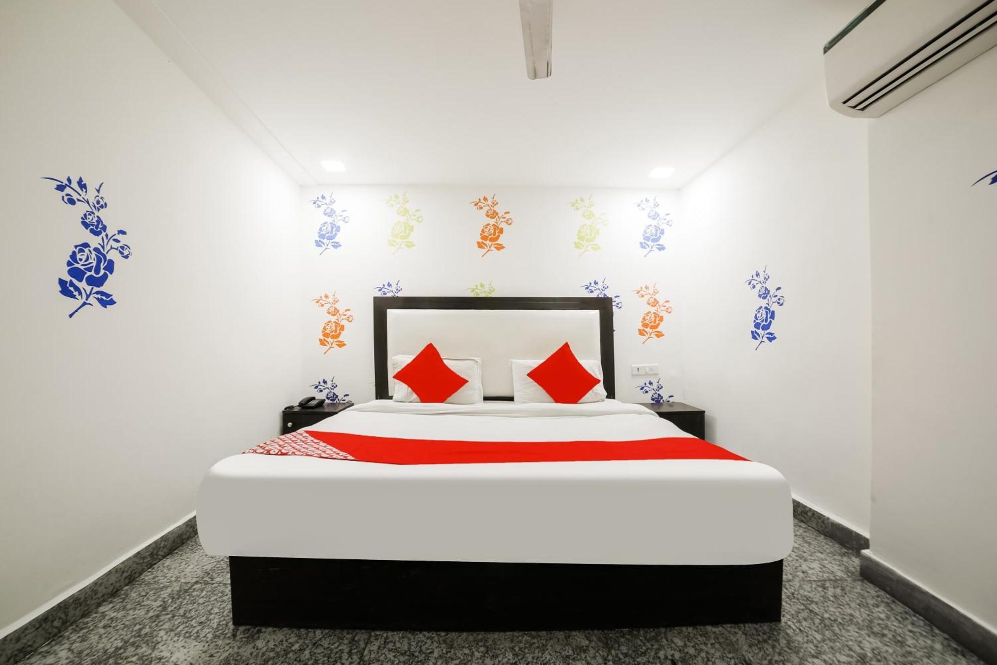 My Comfortable Hotel New Delhi Exterior photo
