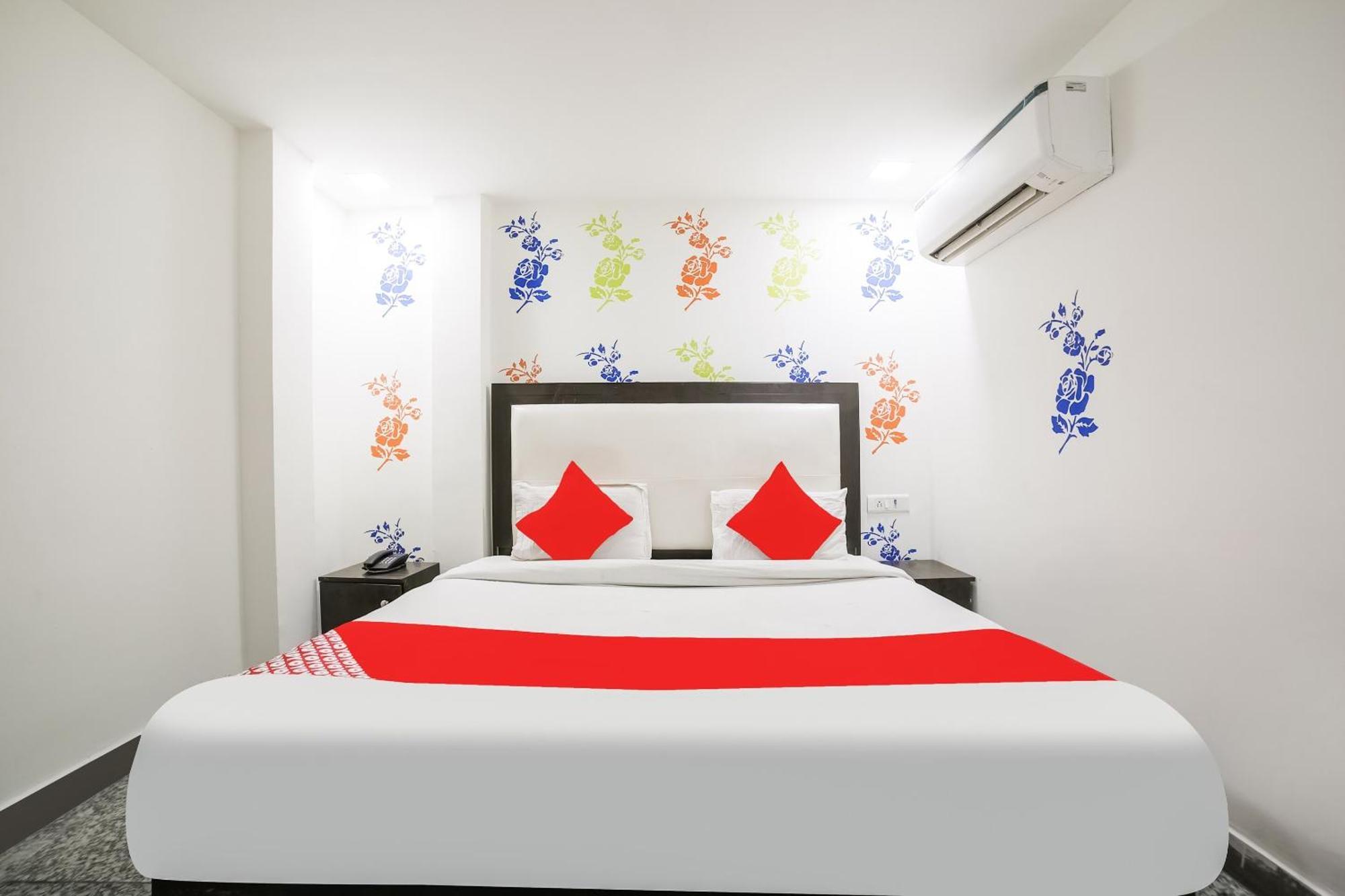 My Comfortable Hotel New Delhi Exterior photo