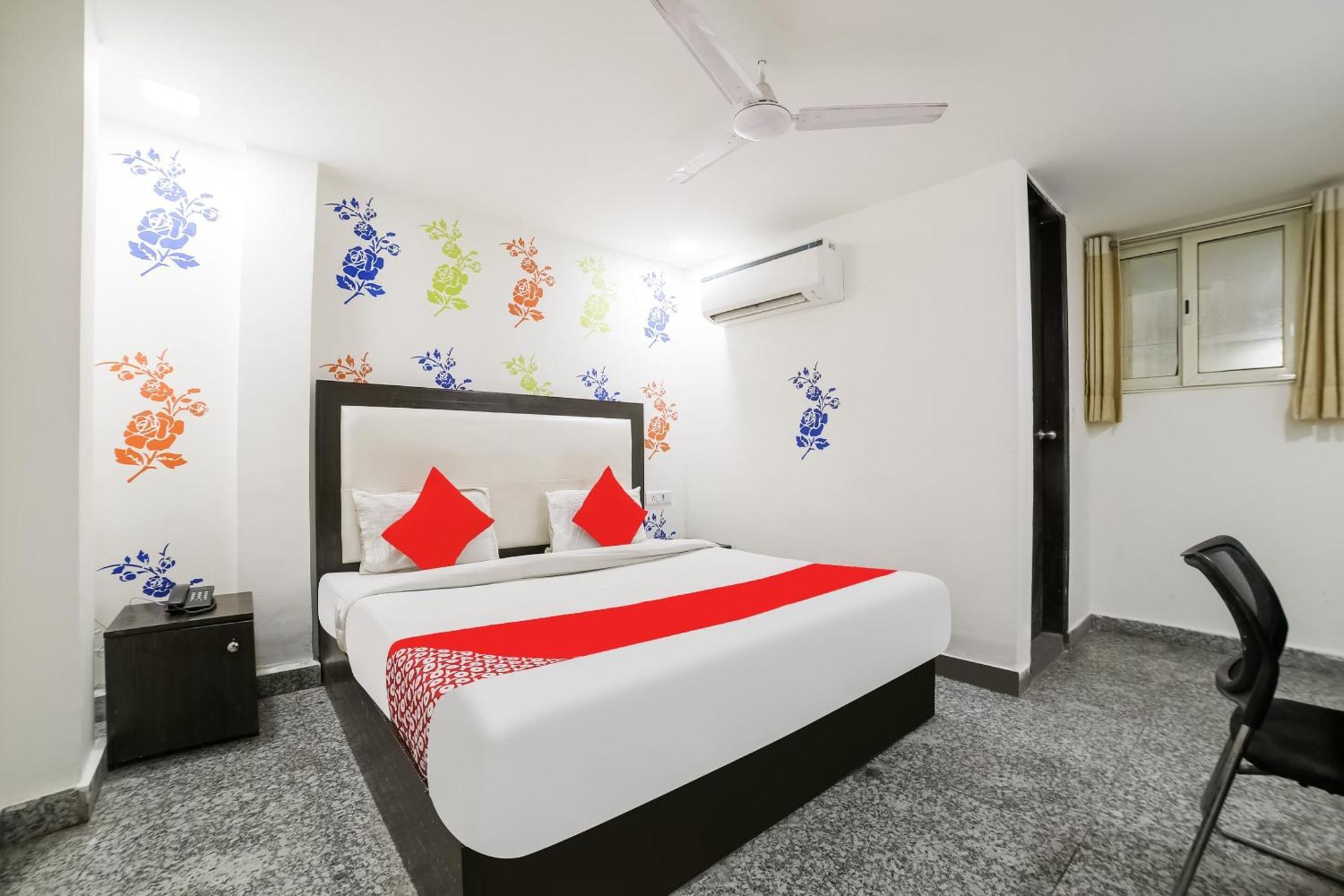 My Comfortable Hotel New Delhi Exterior photo