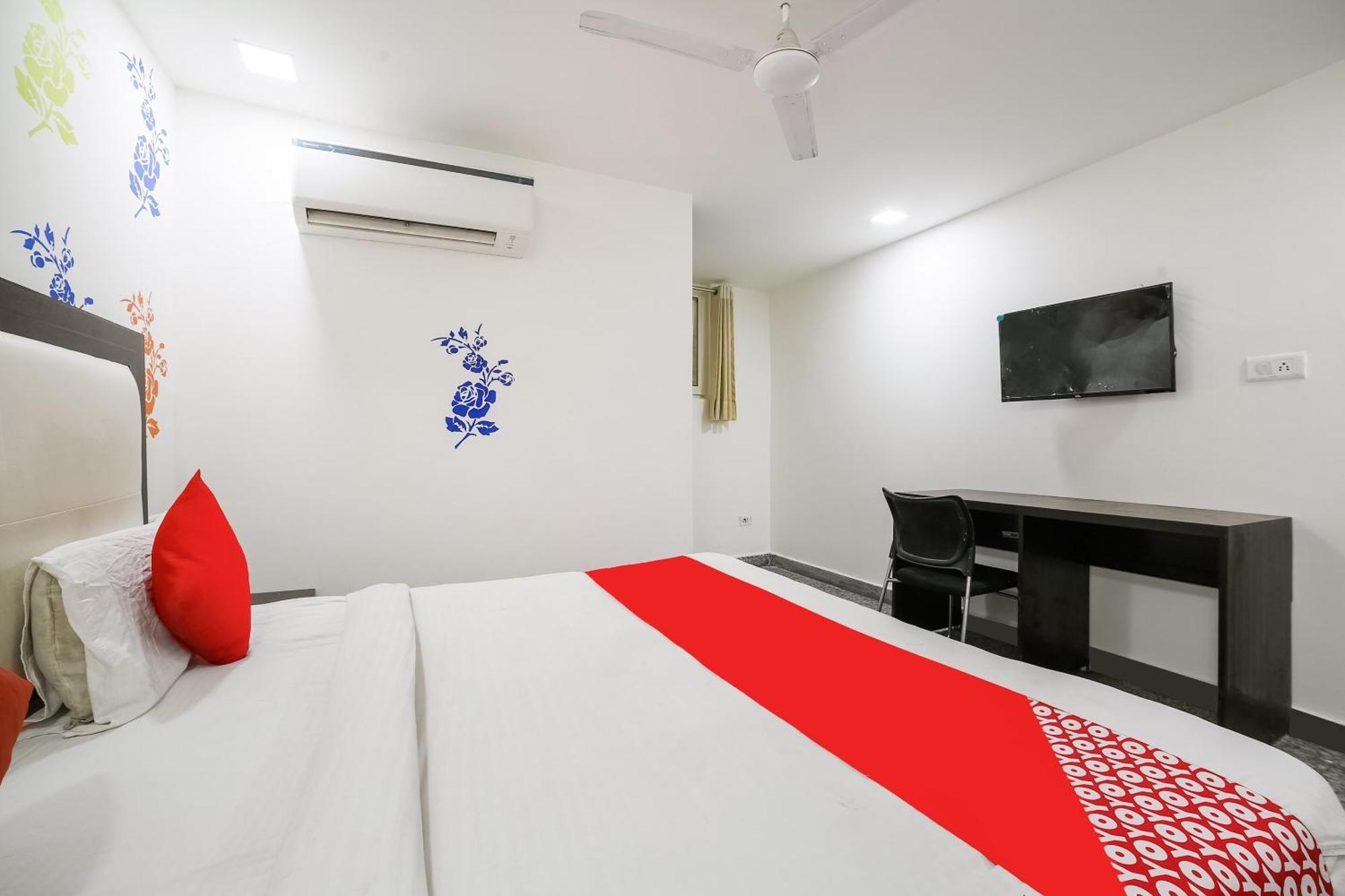 My Comfortable Hotel New Delhi Exterior photo